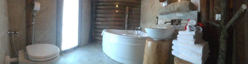 Deluxe Suite, 1 Bedroom, Kitchenette, River View photo 2