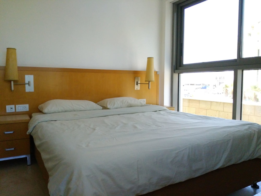 Business Apartment, 3 Bedrooms, Pool Access, Garden Area photo 2