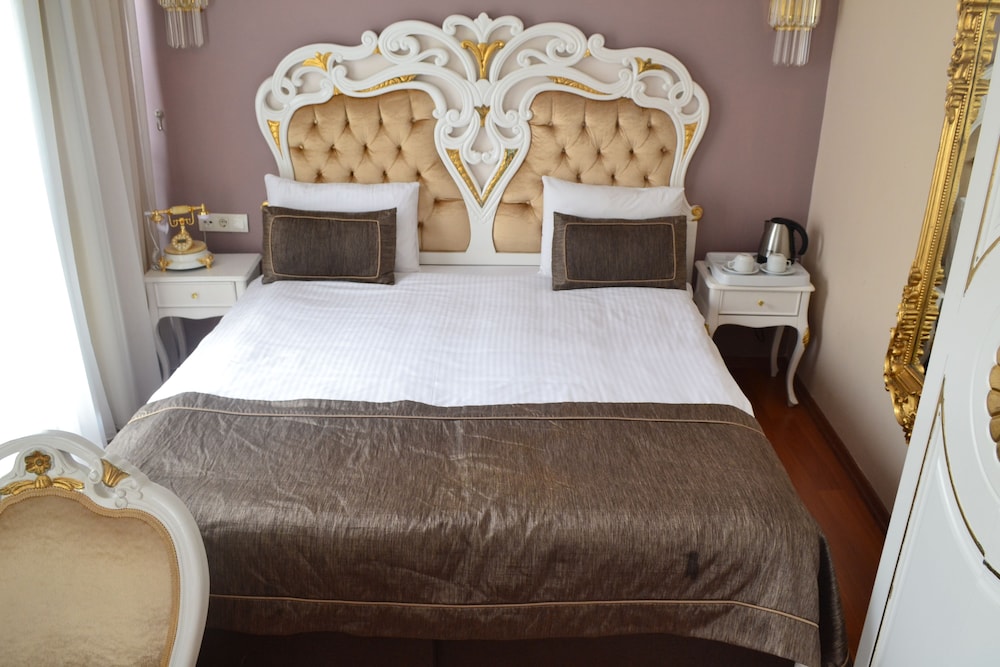 Deluxe Triple Room, Balcony, City View photo 1