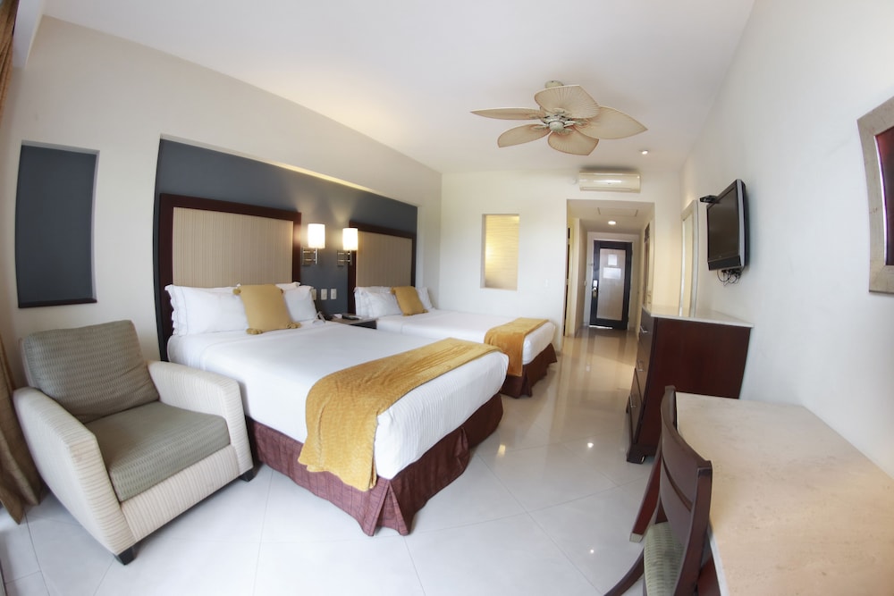 Executive room, Pool front, 2 double beds