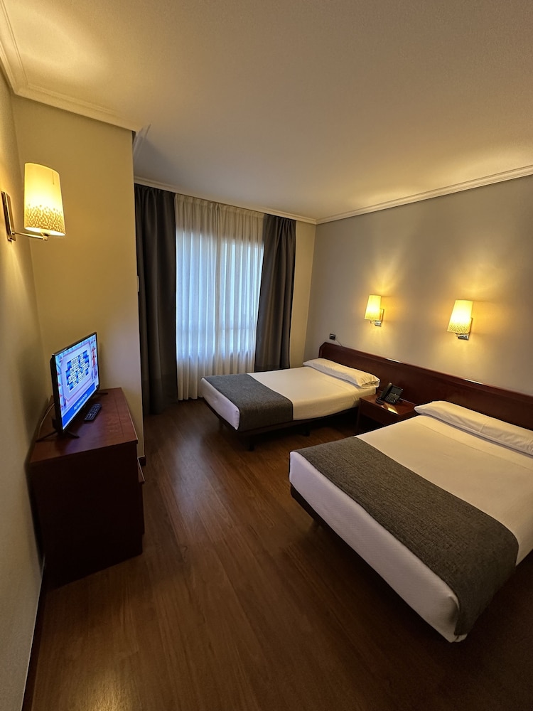 Standard Double or Twin Room - Photo 4