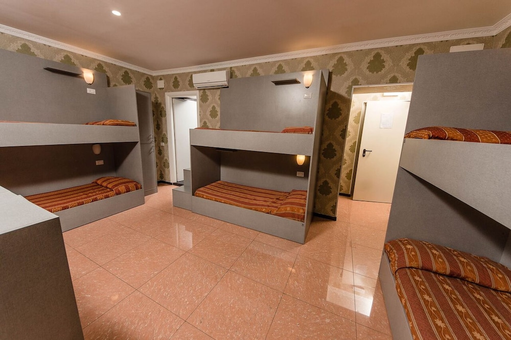 Bed in 6-Bed Dormitory Room - 3 bunk beds (6 single beds) photo 1