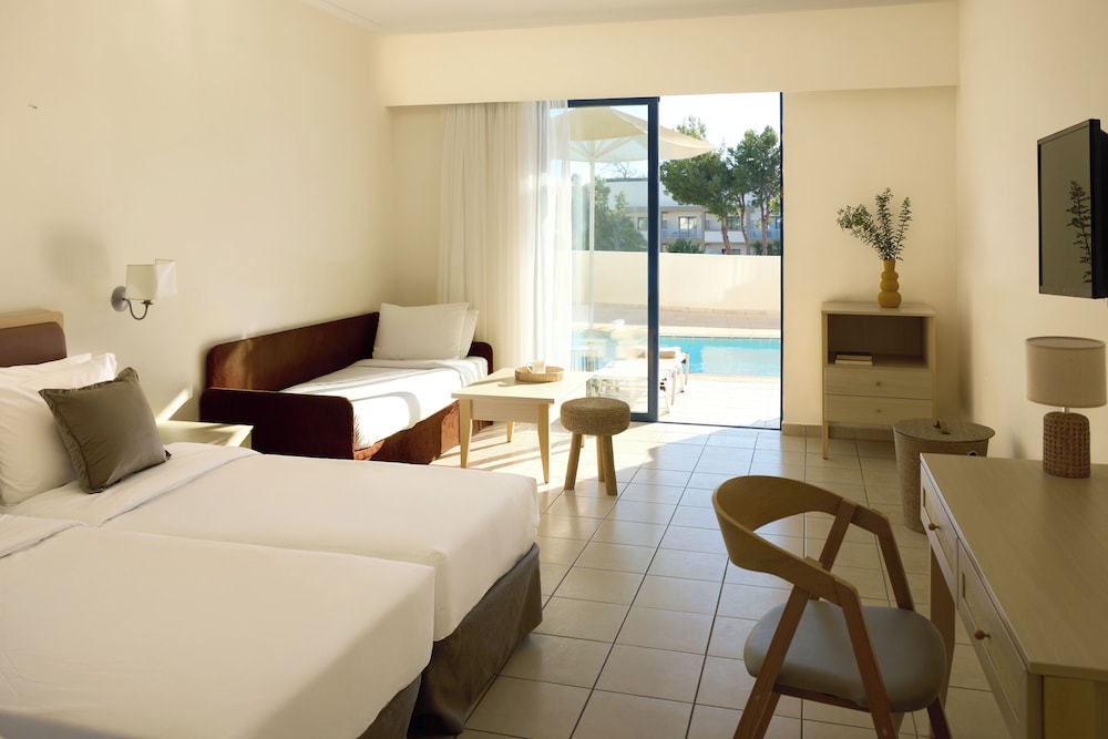 Double or Twin Room with Swimming Pool Access