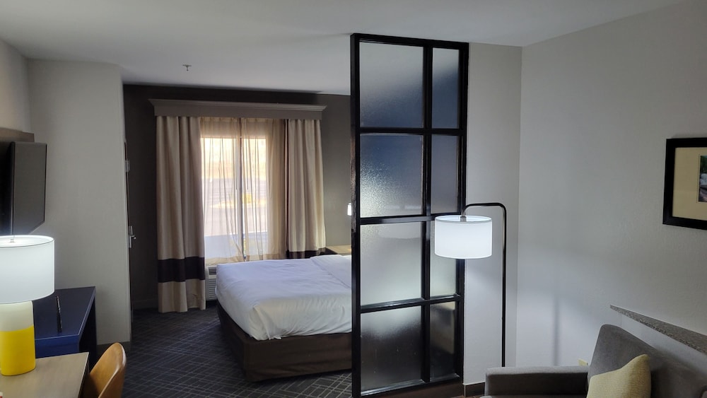 Suite, Non Smoking - Photo 12