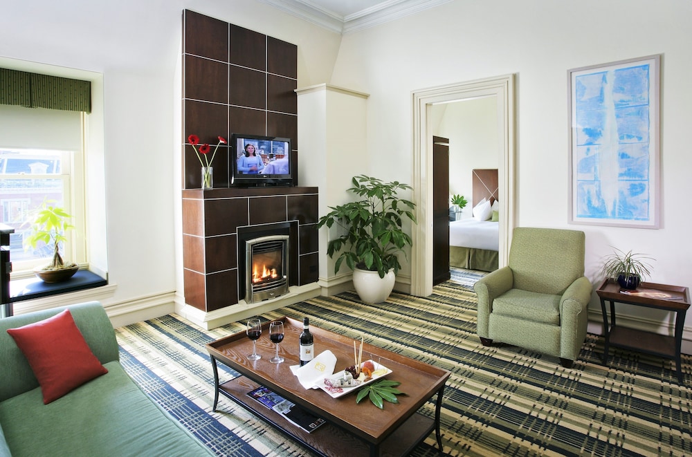 Suite, 1 Queen Bed (Suite) - Photo 1