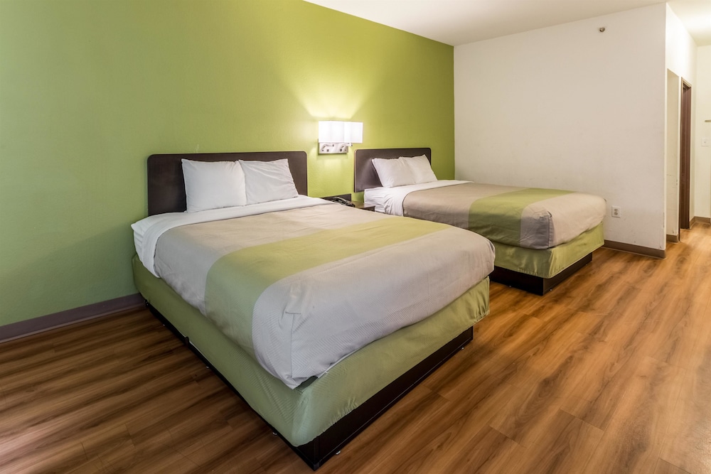 Standard Room, 2 Queen Beds, Non Smoking photo 3