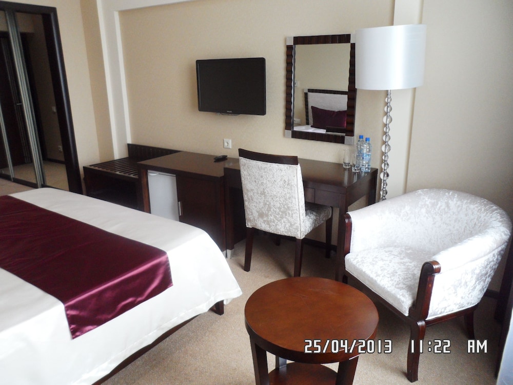 Superior Room, 1 King Bed photo 2