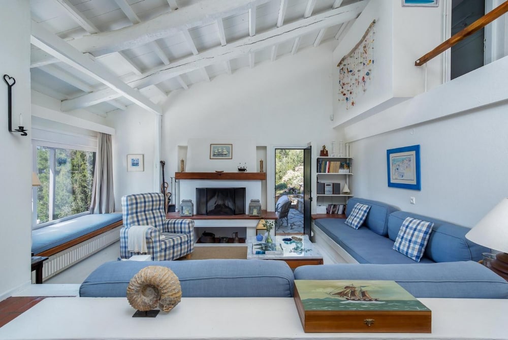 Villa photo 1