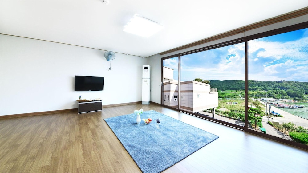 Basic Room, 1 Bedroom (B204(Ocean View)) photo 3