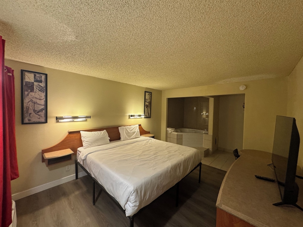 Premium Room, 1 King Bed, Jetted Tub