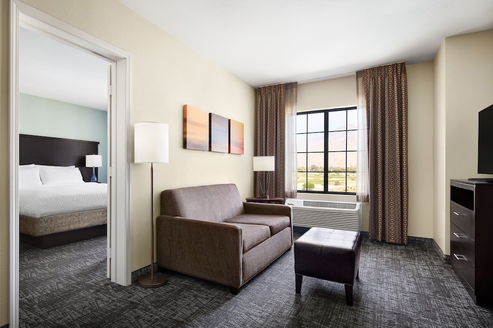 Suite, 1 King Bed (Roll-In Shower), Mountain View photo 2