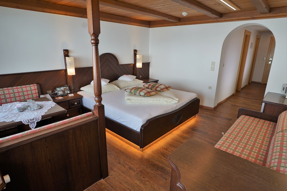 Deluxe Double Room, Balcony, Mountain View photo 3