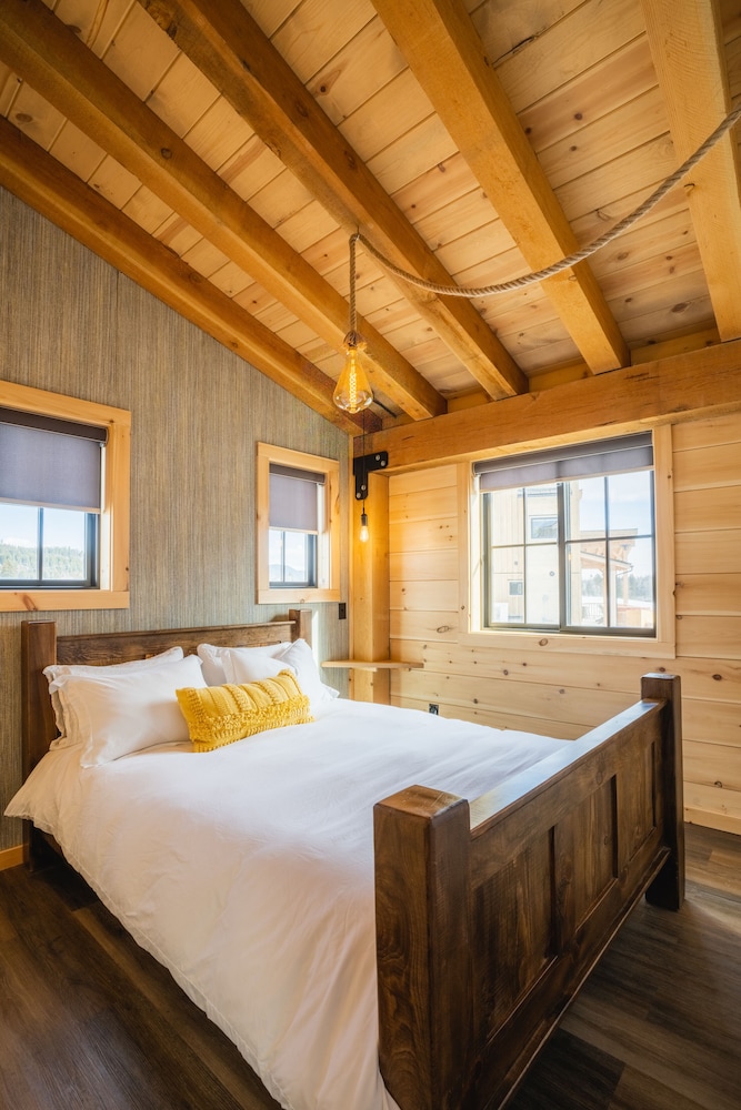Luxury Cabin, 2 Queen Beds, Valley View photo 2