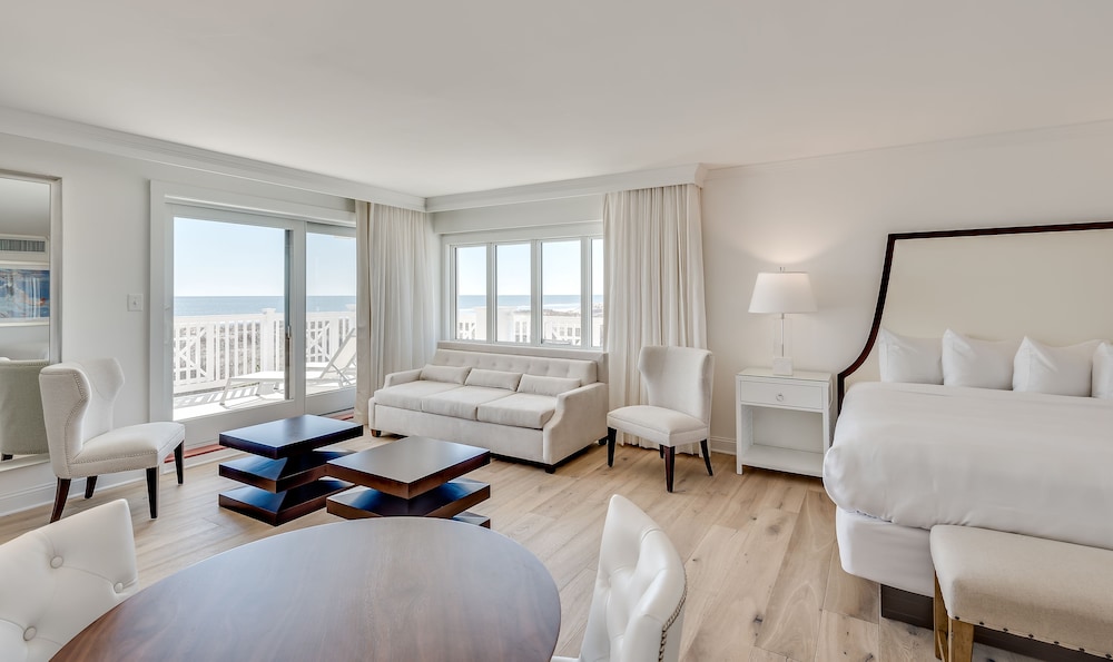 Oceanfront Luxury King Studio photo 3