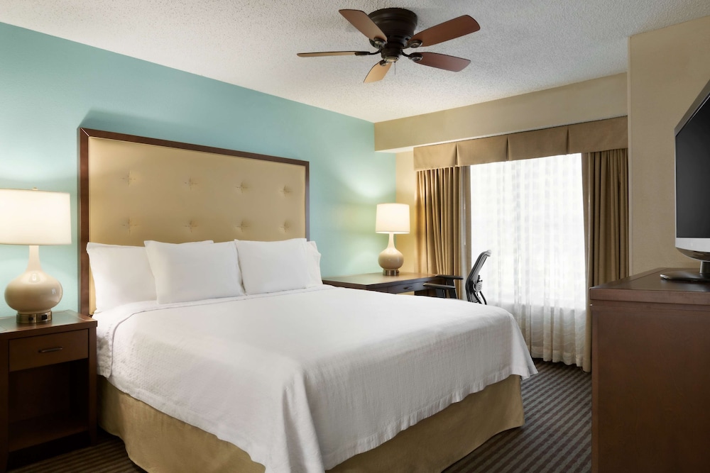 1 King & 1 Queen Accessible Suite - Photo 2