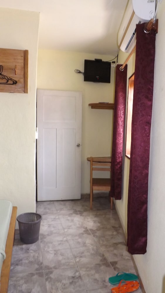 Basic Double Room, 1 Double Bed photo 2