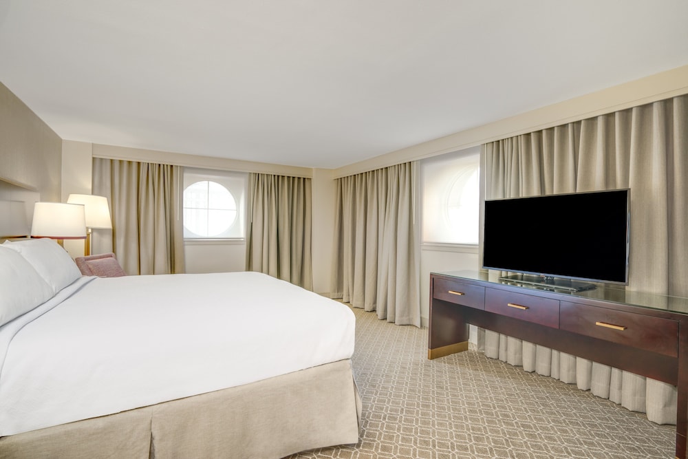 Suite, 1 Bedroom - Photo 8