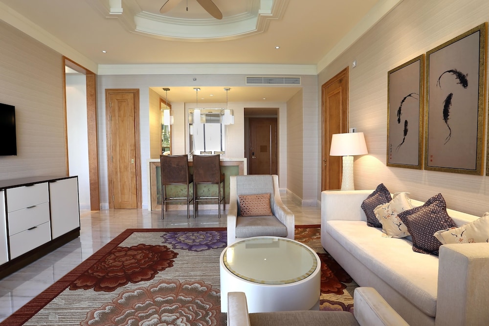 Grand Suite, 1 King Bed, Smoking, Ocean View photo 2