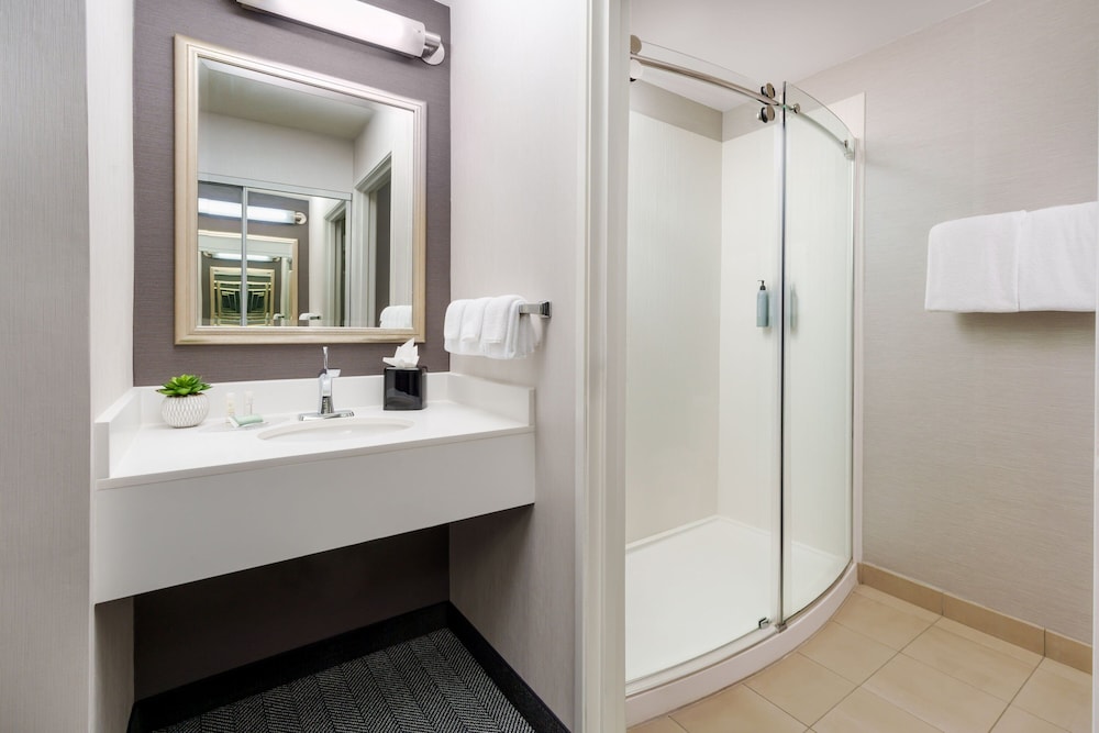 Room, 2 Queen Beds (Hearing Accessible) - Photo 7