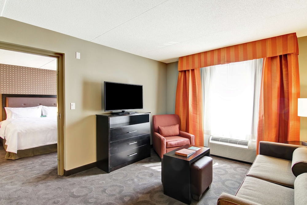 Suite, 1 King Bed, Accessible (Mobility & Hearing, Roll-in Shower)