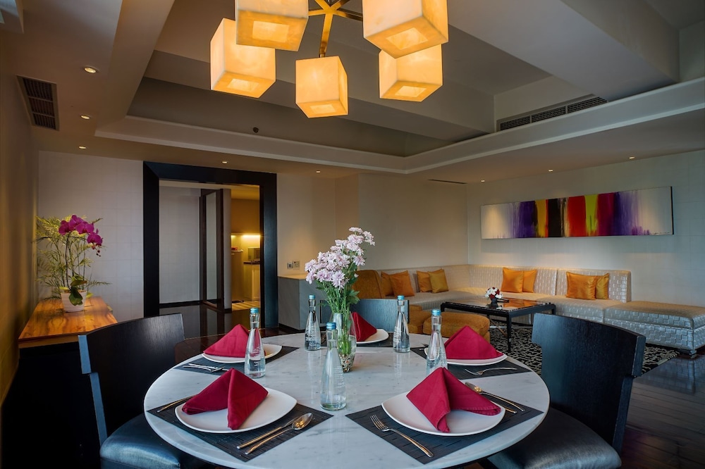 Prominent Suite - Photo 4