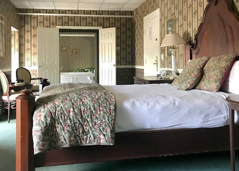 Executive Room, 1 Queen Bed, Jetted Tub photo 1