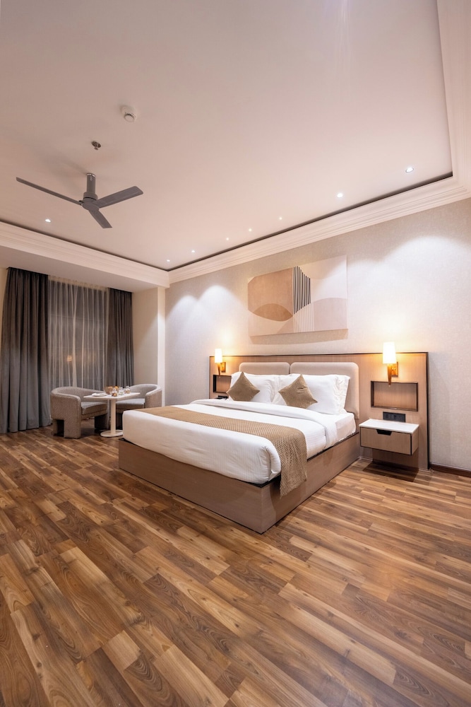 Club Room, 1 King Bed