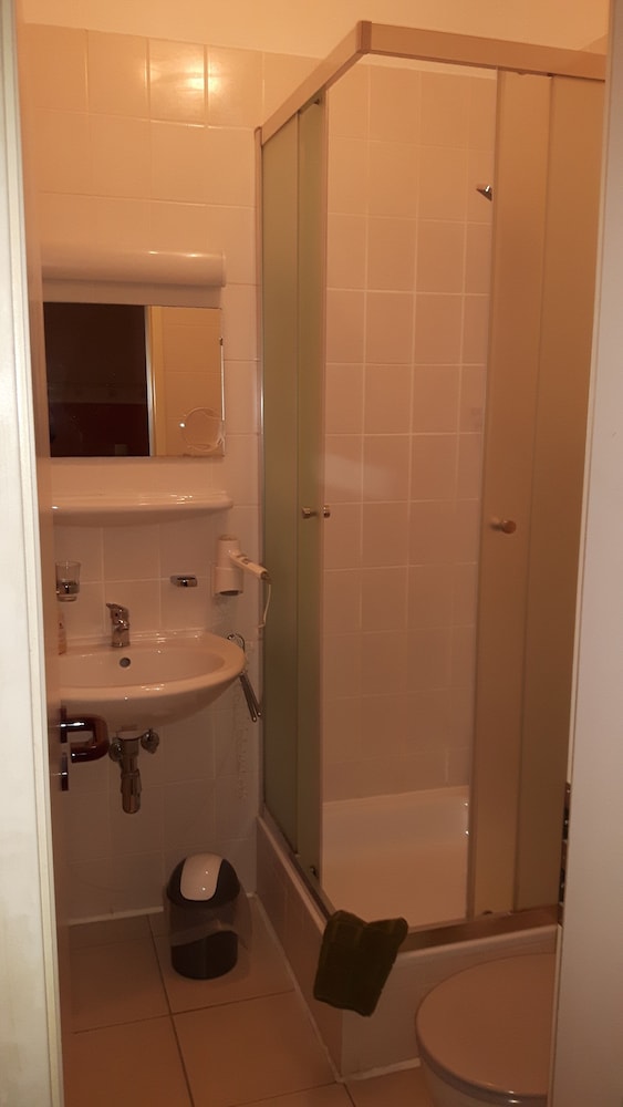 Standard Double Room - Photo 5