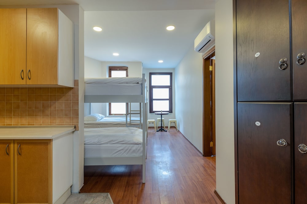 Superior Mixed Dormitory Room - Bed in 4-Bed with Kitchen photo 3