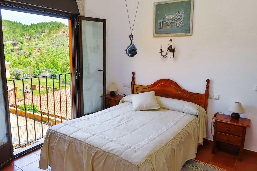 Family Cottage, 4 Bedrooms, Fireplace, Mountain View photo 2
