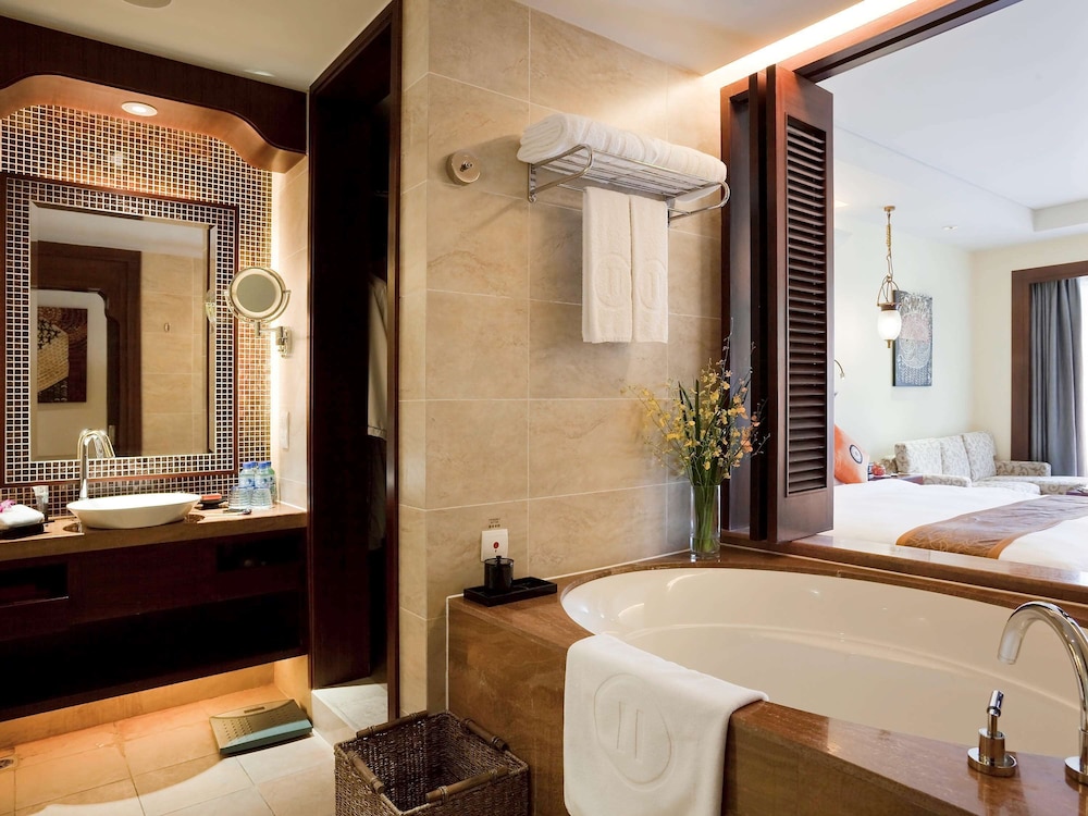 Deluxe Room, 1 King Bed, Pool View - Photo 2