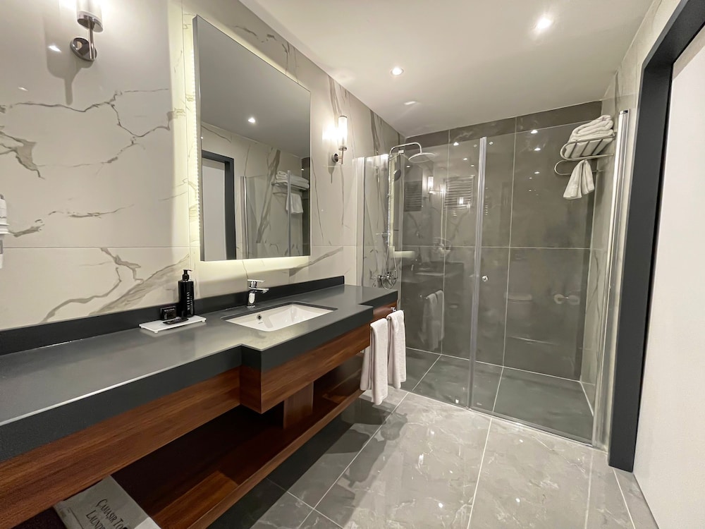 Standard Triple Room, City View photo 2