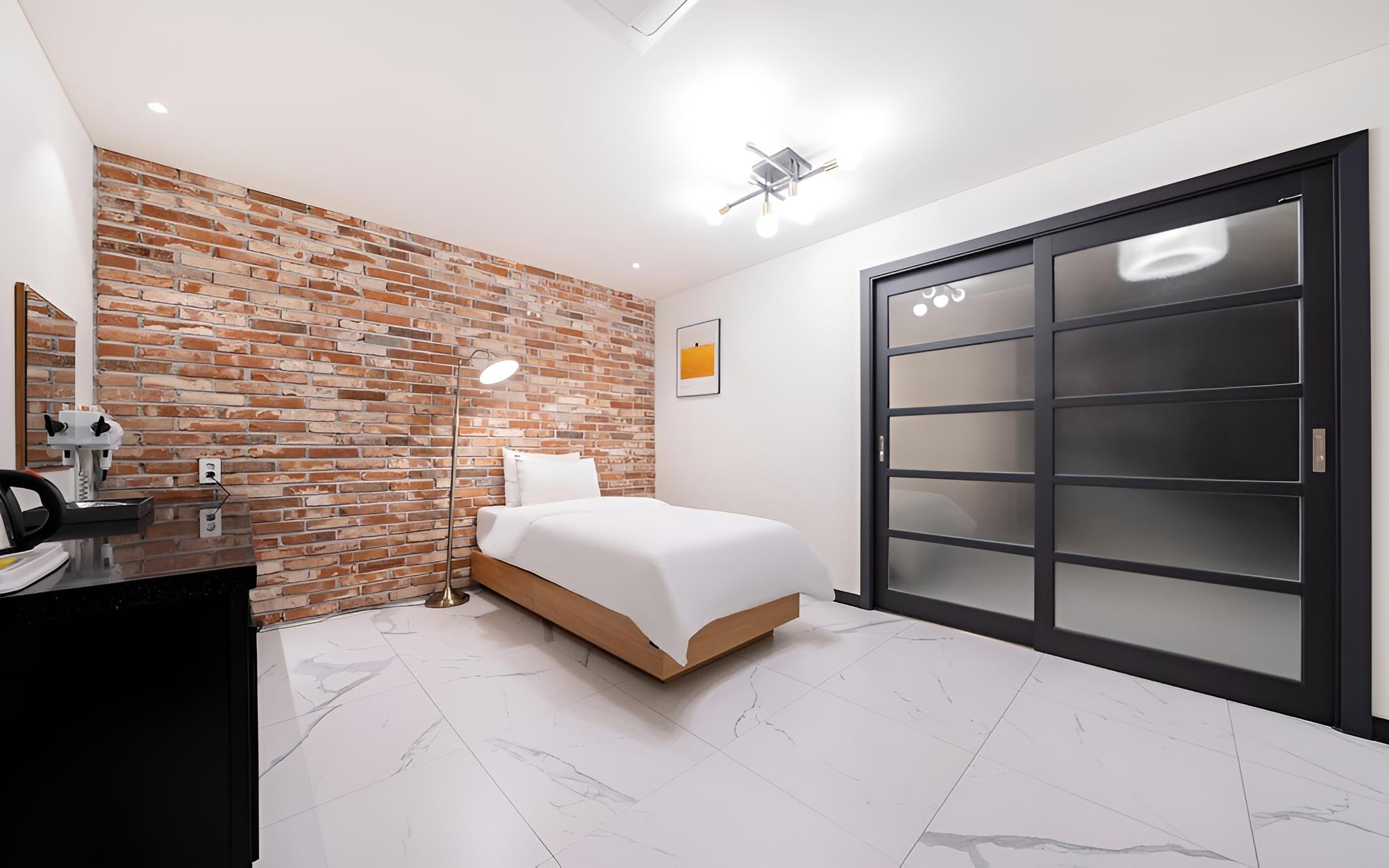 Room (Suite (1 room 1 parking drive-in) (tw) - Photo 5