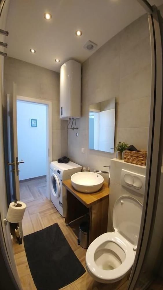 Apartment photo 2