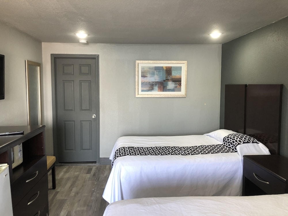 Room, 2 Queen Beds photo 3