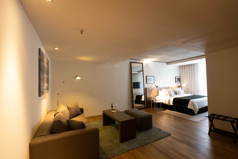 Suite, 1 Queen Bed