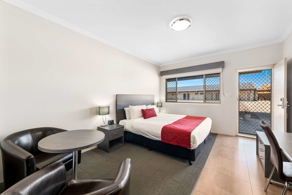 Executive Room, Kitchenette (1 King Bed, 1 Single Bed) photo 2