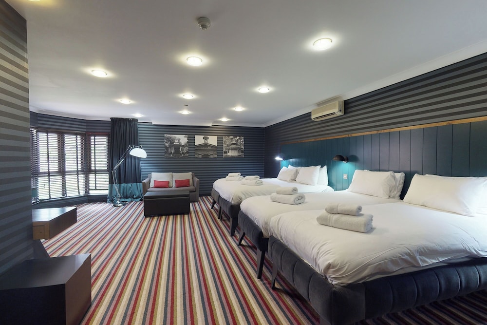 Family Room, 2 Double Beds - Photo 1