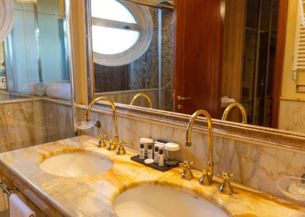 Romantic Suite, Terrace thumbnail 5