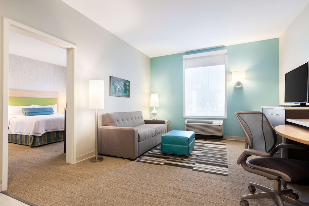 Suite, 1 King Bed, Non Smoking photo 3