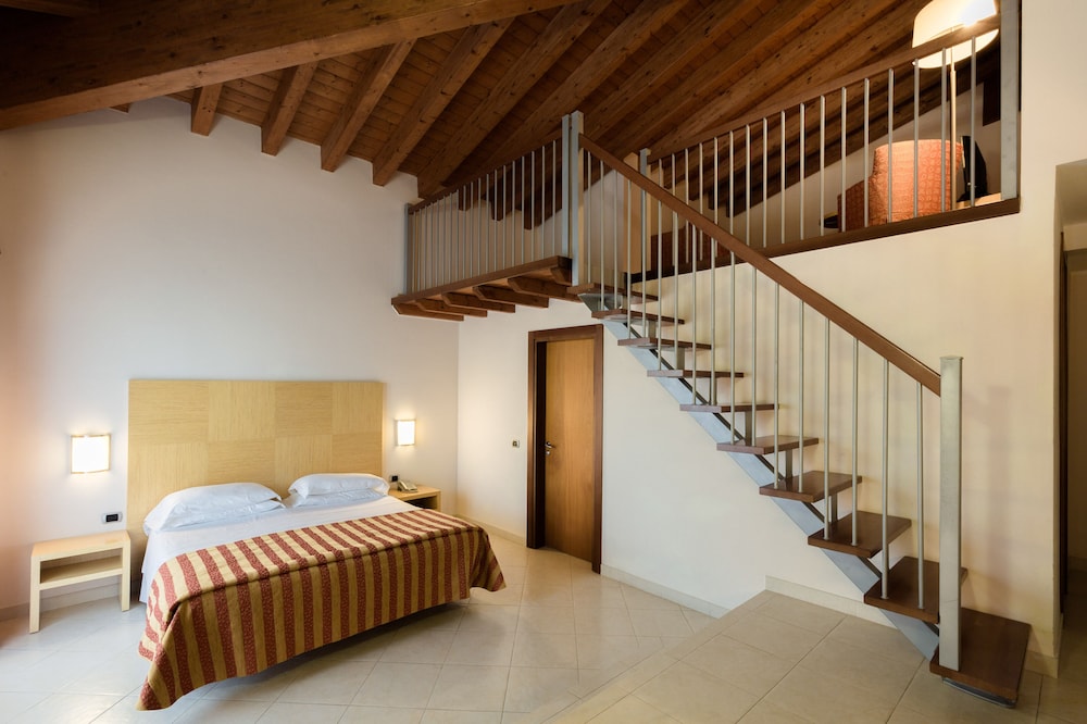 Junior Suite, Balcony, Garden View (4 people)