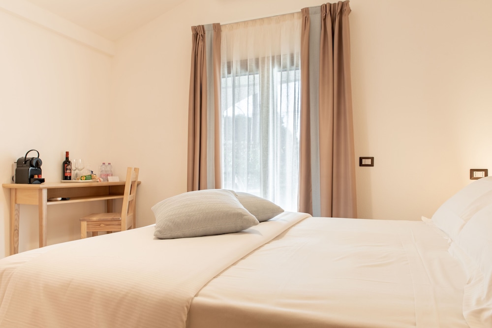 Deluxe Room, 1 Bedroom, Garden View