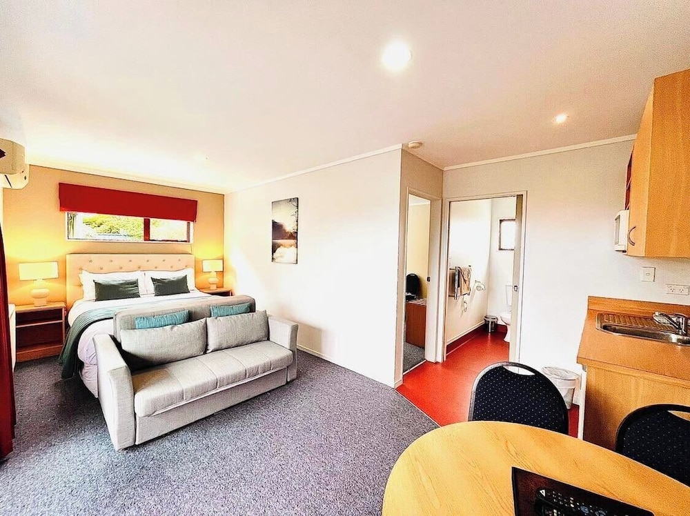 Family Suite, 1 Bedroom, Garden View photo 3