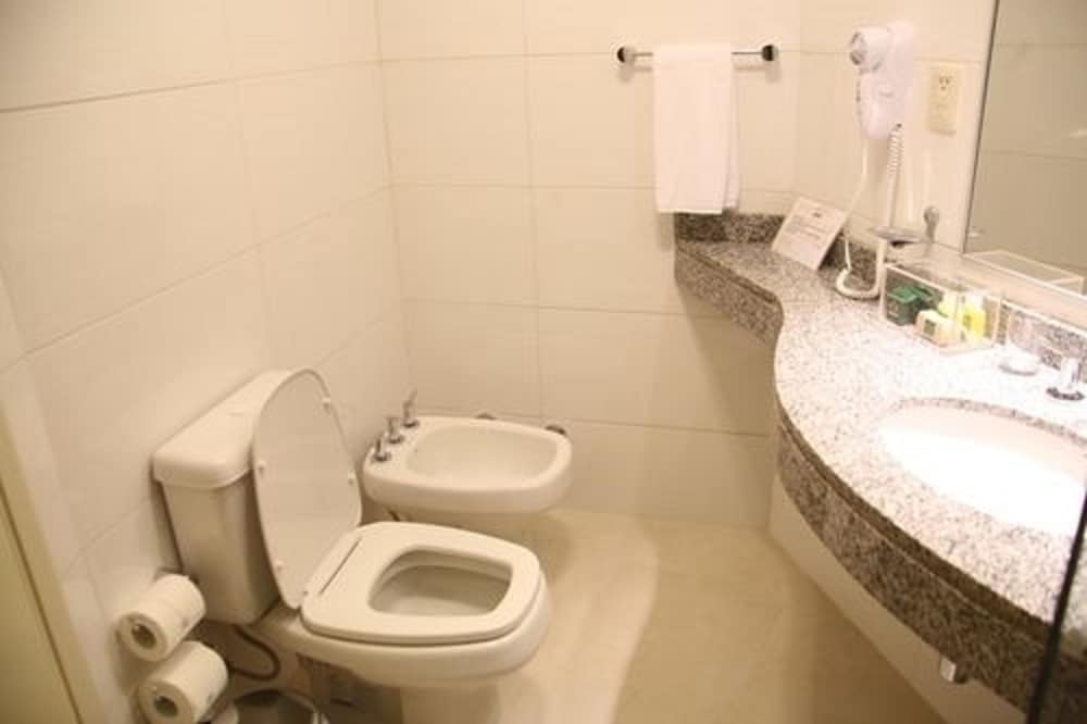 Standard Room, 1 King Bed - Photo 5