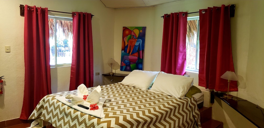 Cabin, 1 Queen Bed, Non Smoking photo 2