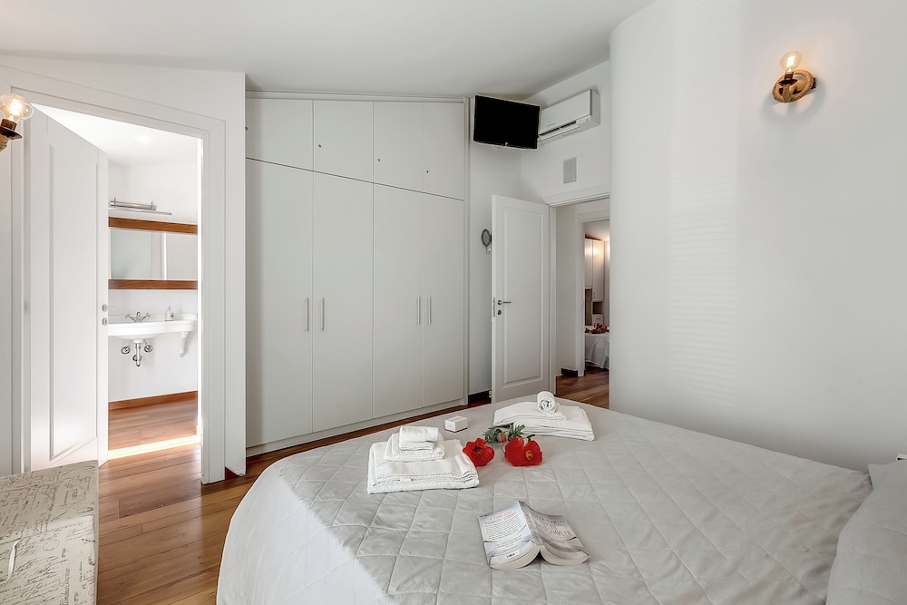 Family House, Multiple Bedrooms, 2 Bathrooms (Casa Patino)