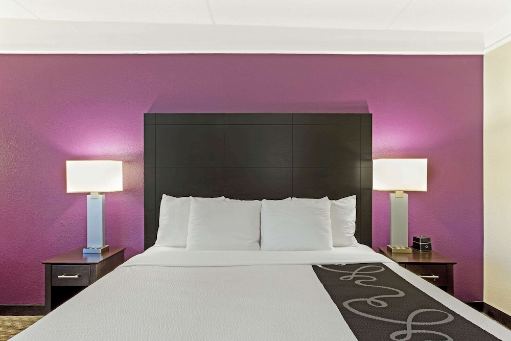 Room, 1 King Bed, Non Smoking - Photo 2