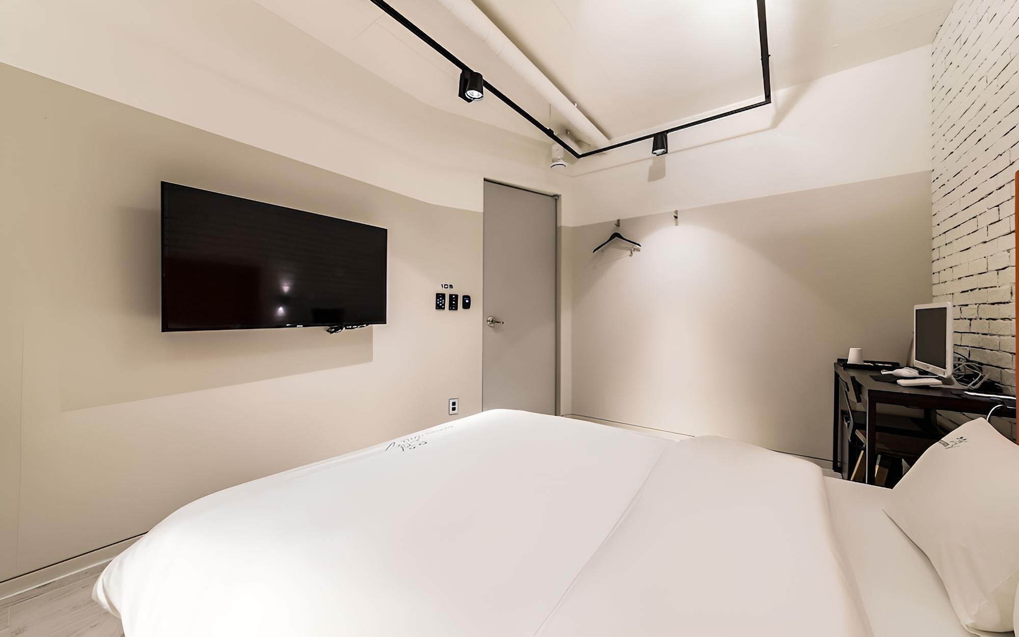 Room (Standard room) - Photo 26