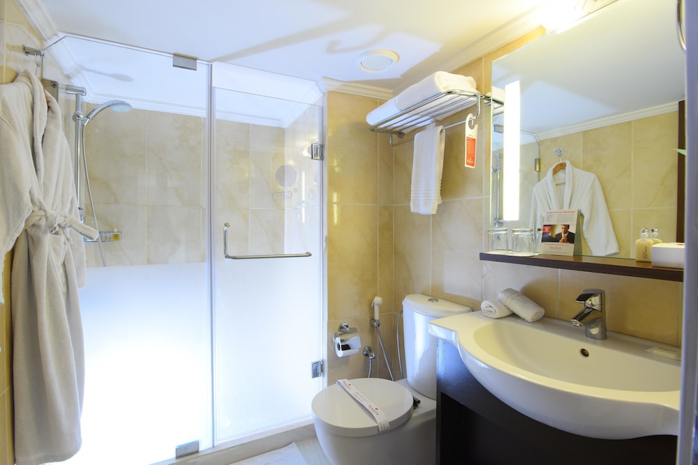 Suite, 1 King Bed, Non Smoking - Photo 2