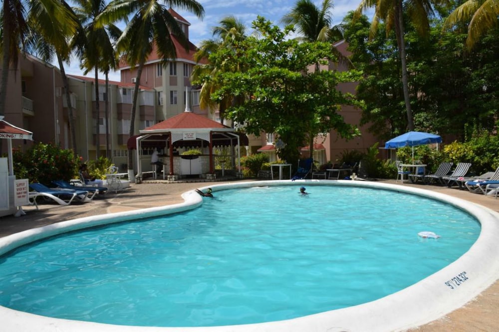 Signature Apartment, 2 Bedrooms, Private Bathroom, Beach View photo 3
